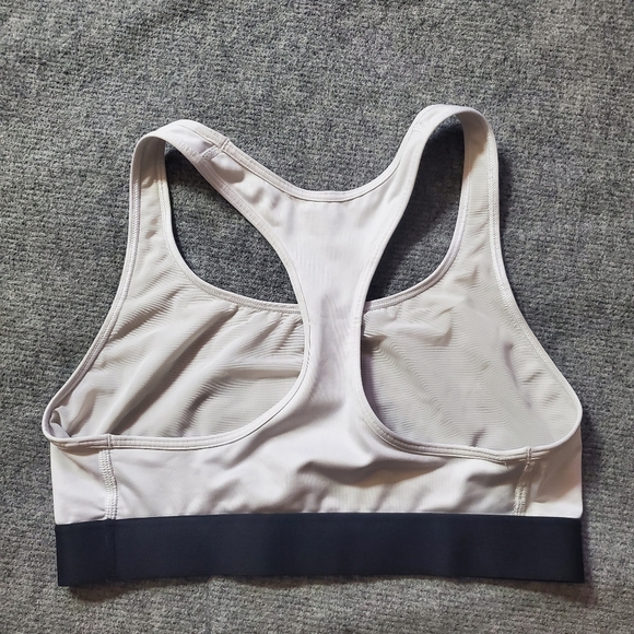 Victoria Sport size M light grey mid support athletic bra - Picture 3 of 7